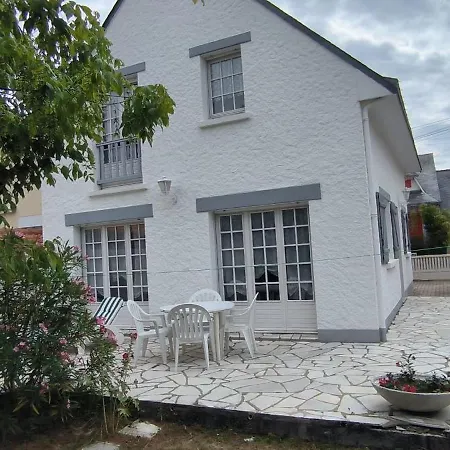 House With Beautiful Garden Close To The Sea