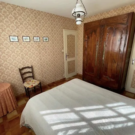 Prázdninový dům House With Beautiful Garden Close To The Sea *