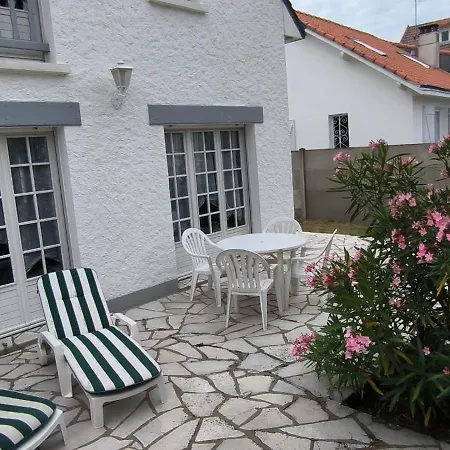 House With Beautiful Garden Close To The Sea Le Pouliguen