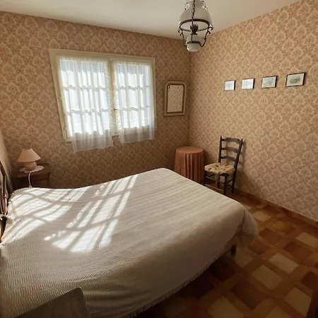 Prázdninový dům House With Beautiful Garden Close To The Sea