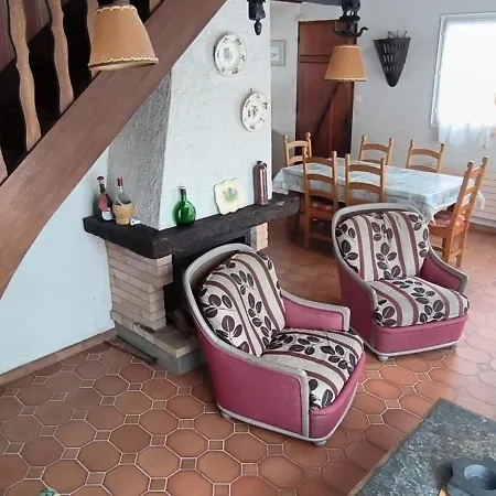House With Beautiful Garden Close To The Sea *